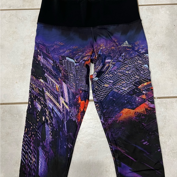 Adidas capri - Picture 1 of 3